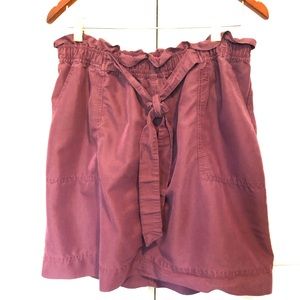 Versatile skirt with pockets. Elastic waist w/belt